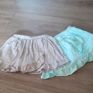 2 Carter's 5T Girls Skorts